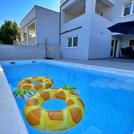 Apartment Bonum Mit Privatem Pool By Interhome *
