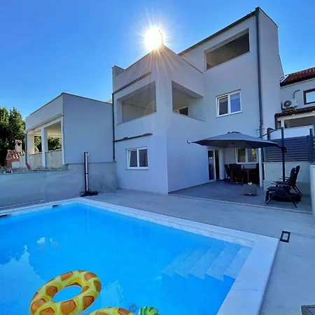 Apartment Bonum Mit Privatem Pool By Interhome