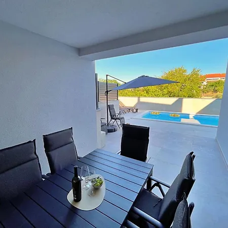 Bonum Mit Privatem Pool By Interhome Apartment